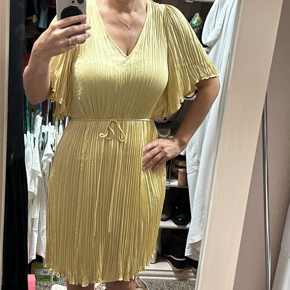 Vince  V-Neck Knee-Length Dress. XS First like a Small - Picture 5 of 5